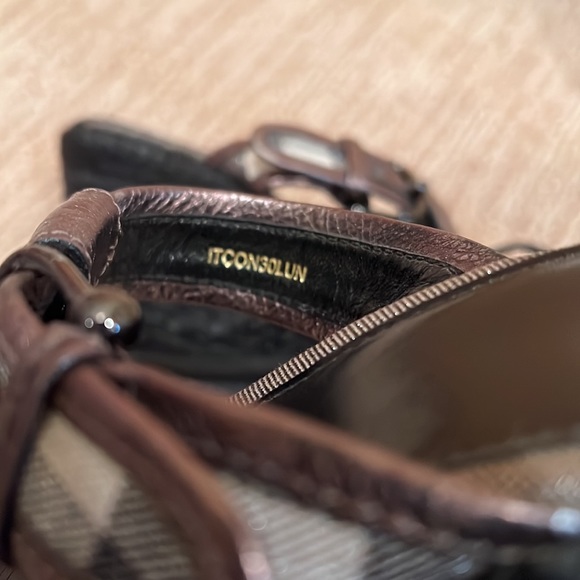 Burberry pewter check espadrille wedge thong size 39/8US - Picture 4 of 7